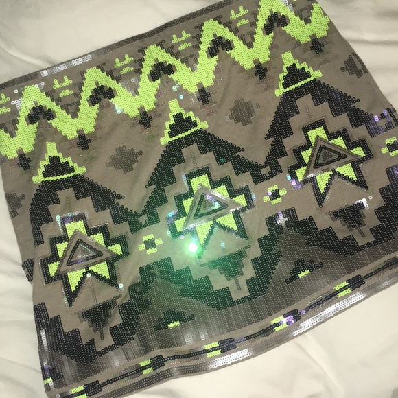 Express geometric sequin mini shirt NWOT - Picture 2 of 7